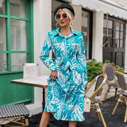 Robe chemise à imprimé tropical ceinturé - SHEIN - Modalova
