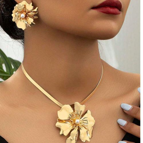 Set de collier pendentif floral de style européen à la mode et boucles d'oreilles florales élégantes - SHEIN - Modalova
