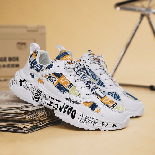 Baskets mode à lacets, à bout rond, avec imprimé graffiti aléatoire contrasté et lettre graphique. Chaussures de sport décontractées personnali - SHEIN - Modalova