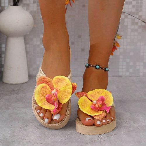 Nouvelles sandales d'étés, design de niche avec semelles plates, sandales tongs à fleurs bicolores en lin tressé simple et mode, idéales pour les - SHEIN - Modalova