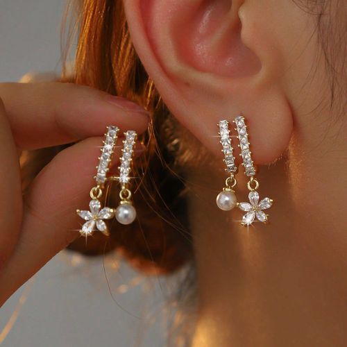 Pièces Boucles d'oreilles pendantes élégantes avec fleur à 5 pétales en strass scintillants et perles, idée de cadeau pour les filles - SHEIN - Modalova