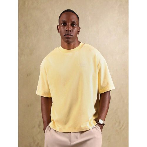 T-shirt studios de club de vacances avec logo brodé, style de rue décontracté, confort en coton d'été, basiques journaliers, mode de loisirs - SHEIN - Modalova
