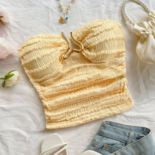 Top bustier court texturé en tricot jaune pâle avec décoration de boucle métallique en forme de cœur creux. Silhouette ajustée et élancée. Con - SHEIN - Modalova