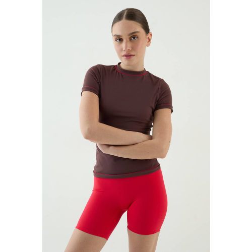 Haut Ajusté À Détails De Passepoil | Taille Medium - DSGN Studio - Modalova