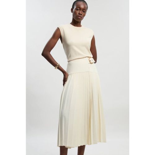 Jupe Longue Petite en Crêpe Tailleur Plissée Portefeuille avec Détail Boucle | Taille 16 - KarenMillen - Modalova