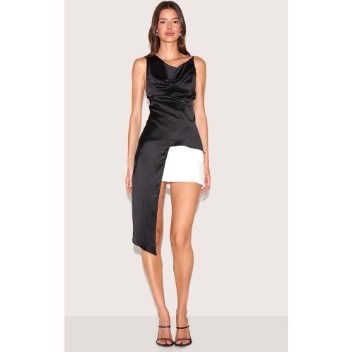 Black Haut Asymétrique En Satin | Taille 42 - PrettyLittleThing - Modalova