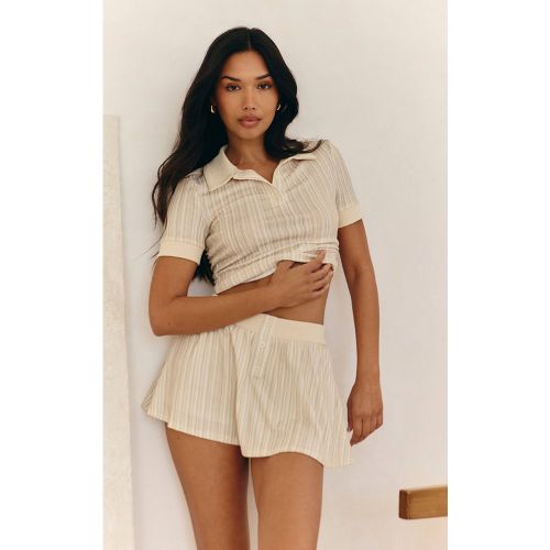 Cream Jupe-short Mini Texturée Avec Détails Boutonnés | Taille 36 - PrettyLittleThing - Modalova