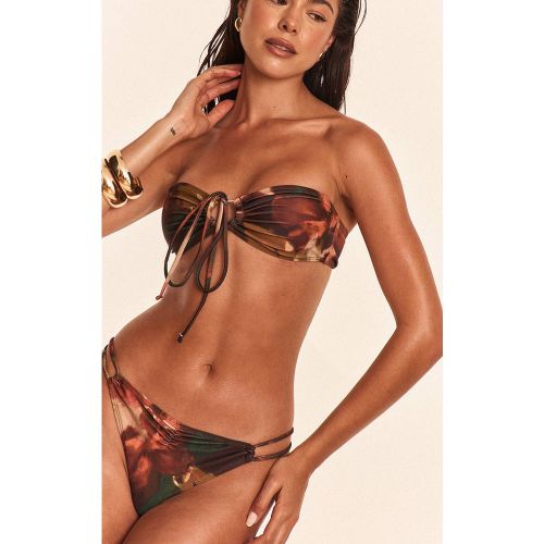 Multi Bas De Bikini Tanga À Panneau Froncé À La Taille Motif Floral Aquarelle | Taille 42 - PrettyLittleThing - Modalova