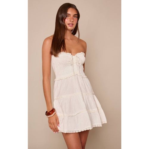 White Robe Droite Bustier À Smocks Et Broderie Anglaise | Taille 36 - PrettyLittleThing - Modalova