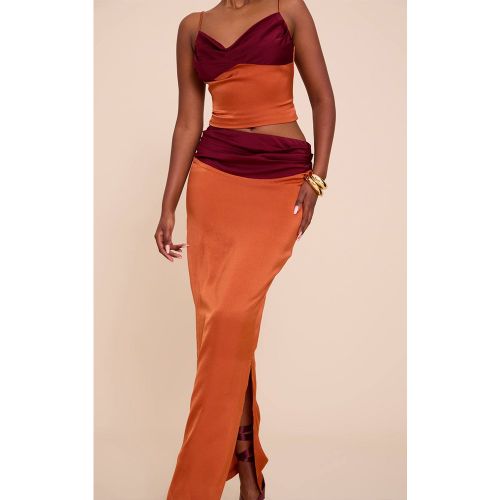 Multi Jupe Longue Plissée En Satin À Contrastes | Taille 32 - PrettyLittleThing - Modalova