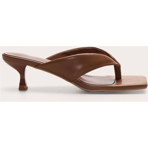 Tan Mule À Bout Carré Avec Bride Entre Les Orteils Rembourrée En Synthétiquecuir | Taille 36 - PrettyLittleThing - Modalova