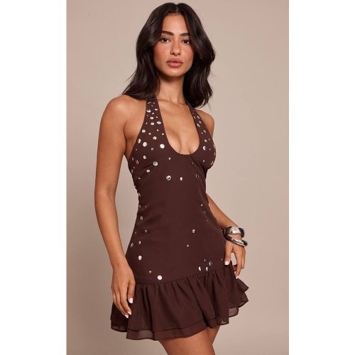 Brown Robe Petite À Col Licou Avec Détails De Volants Et Clous | Taille 42 - PrettyLittleThing - Modalova