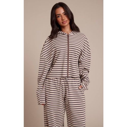 Brown Veste Zippée En Polaire Douce Rayée Petite Taille | Taille XS - PrettyLittleThing - Modalova