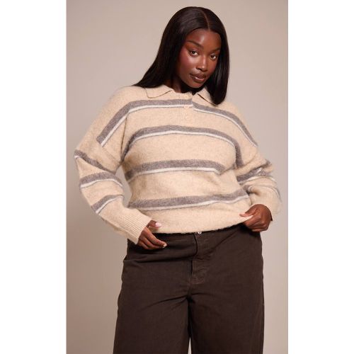Synthétiquell Grande Taille Style Rugby Surdimensionné En Maille Brossée À Rayures | Taille 2XL - PrettyLittleThing - Modalova