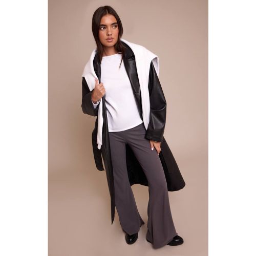 Charcoal Pantalon À Jambe Évasée Ultra Doux | Taille 36 - PrettyLittleThing - Modalova