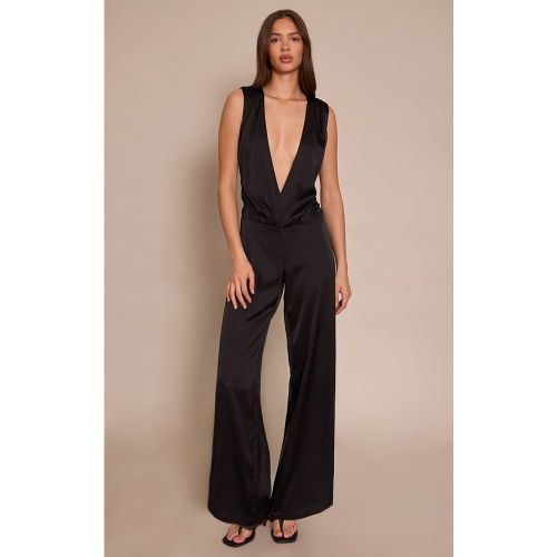 Black Combinaison-pantalon En Satin À Décolleté Plongeant Et Taille Basse | Taille 42 - PrettyLittleThing - Modalova
