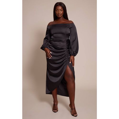 Black Robe Mi-longue Satinée Grande Taille À Épaules Dénudées Et Fronces Latérales | Taille 44 - PrettyLittleThing - Modalova