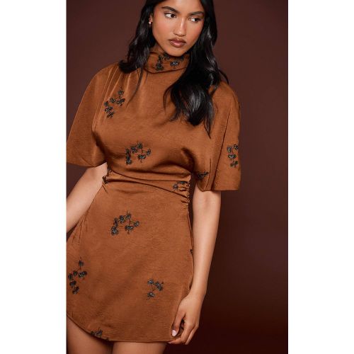 Brown Robe Mini En Satin Brodée | Taille 36 - PrettyLittleThing - Modalova