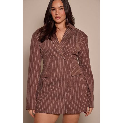 Robe Blazer Grande Taille À Rayures Tennis Et Texture Brossée À Manches Longues | Taille 46 - PrettyLittleThing - Modalova