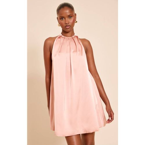 Peach Robe Courte Droite En Satin À Encolure Champignon | Taille 32 - PrettyLittleThing - Modalova