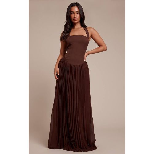 Brown Robe Maxi Plissée À Col Licou Petite Taille | Taille 40 - PrettyLittleThing - Modalova