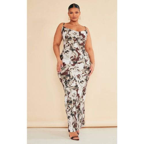 Brown Robe Longue Plissée Grande Taille À Col Bénitier Imprimée | Taille 46 - PrettyLittleThing - Modalova