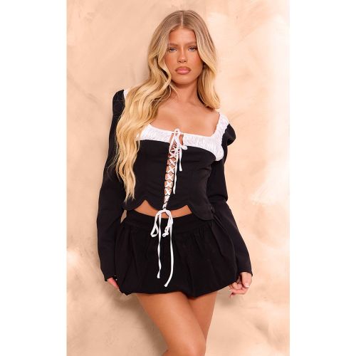 Black Top En Satin Tissé À Buste Froncé Avec Lien Noué Devant | Taille 32 - PrettyLittleThing - Modalova