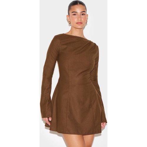 Robe Droite Tissée Structurée À Encolure Bateau | Taille 34 - PrettyLittleThing - Modalova