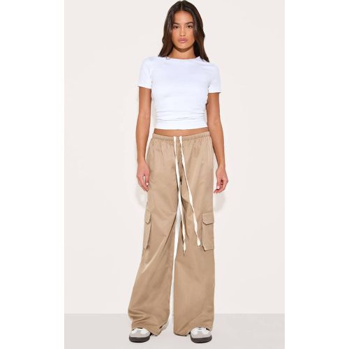 Stone Pantalon Droit À Cordon Avec Détail De Poches Cargo | Taille 42 - PrettyLittleThing - Modalova
