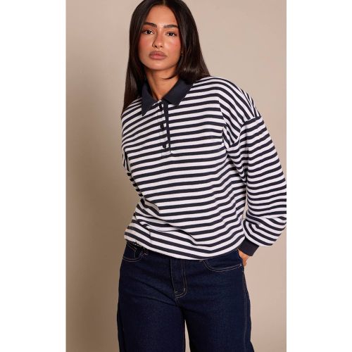 Navy Sweat-shirt Petite Rayé Brossé À Boutons | Taille Medium - PrettyLittleThing - Modalova