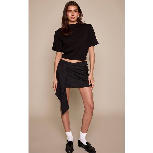 Black Jupe-short Portefeuille Nouée En Tissu Texturé | Taille 42 - PrettyLittleThing - Modalova