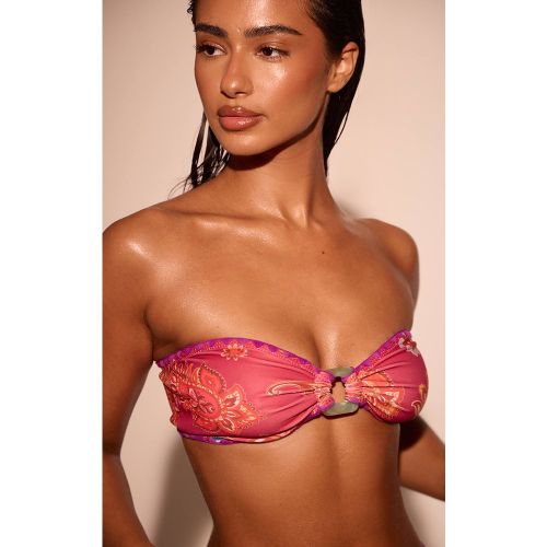 Hot Pink Haut De Bikini Bandeau À Imprimé Paisley Avec Surpiqûre Festonnée | Taille 42 - PrettyLittleThing - Modalova