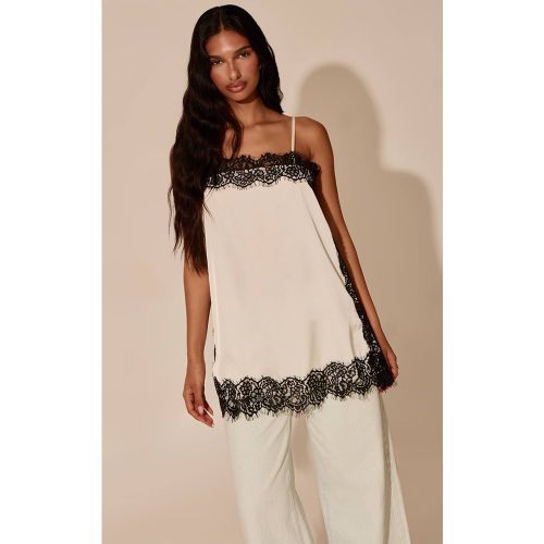 White Robe Droite Courte En Satin Avec Dentelle Contrastée | Taille 42 - PrettyLittleThing - Modalova