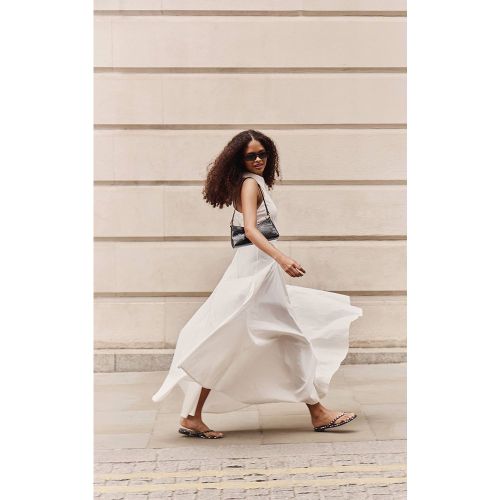 White Robe Longue Évasée Sans Manches À Détail Col | Taille 42 - PrettyLittleThing - Modalova