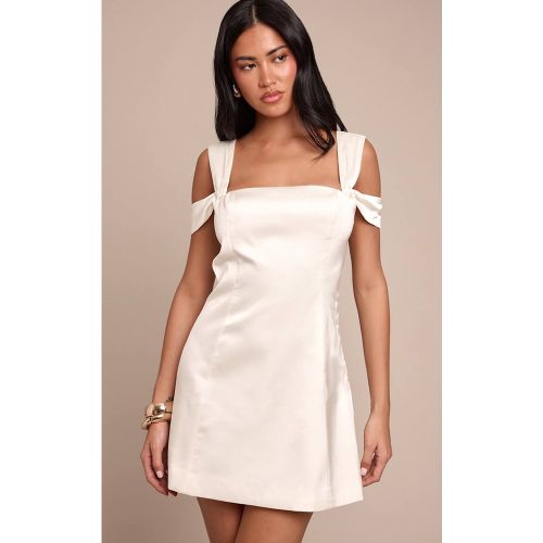 Cream Robe Droite Satinée À Bretelles | Taille 42 - PrettyLittleThing - Modalova