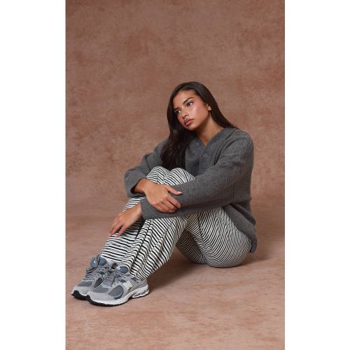 Multi Pantalon Droit Taille Basse En Maille Côtelée Souple À Rayures | Taille 42 - PrettyLittleThing - Modalova
