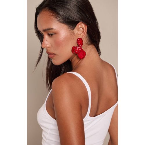 Berry Boucles D'oreilles Florales Texturées À Effet Sculptural - PrettyLittleThing - Modalova