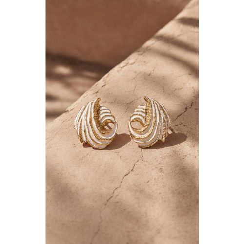 Gold Boucles D'oreilles Coquillage Métallisé Crème Statement - PrettyLittleThing - Modalova