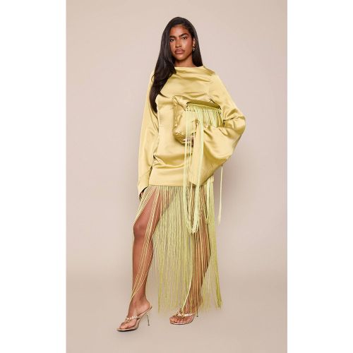 Olive Robe Courte Satinée À Col Bateau Avec Détails De Franges | Taille 42 - PrettyLittleThing - Modalova