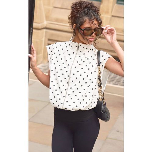 Black Gilet Sans Manches À Col Montant À Pois Mono | Taille 42 - PrettyLittleThing - Modalova