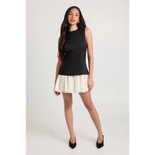 Robe Mini Ajustée à Jupe en Dentelle | Taille 42 - boohoo - Modalova