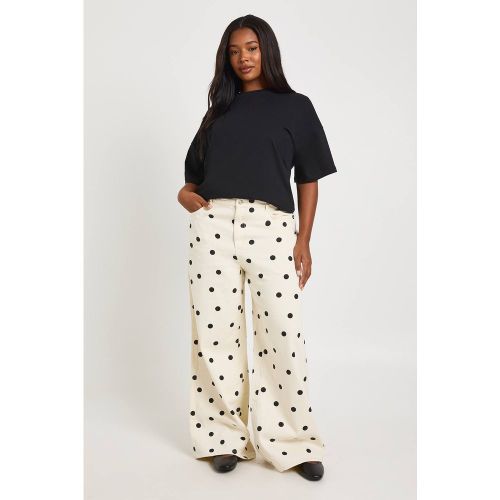 Jean Grande Taille À Pois Taille Haute Jambe Large | Taille 48 - boohoo - Modalova