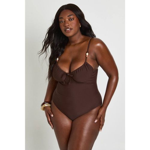 Maillot De Bain Balconnet Grande Taille Avec Détail De Perles | Taille 54 - boohoo - Modalova