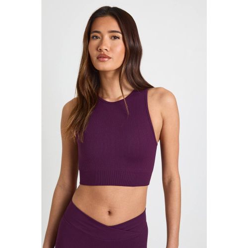 Haut Actif Sans Couture à Dos Nageur avec Bonnets Rembourrés Côtelés Galbants | Taille Medium - boohoo - Modalova