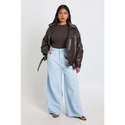 Haut Ajusté Côtelé À Manches Longues Coupe Longue Plus Basic | Taille 48 - boohoo - Modalova