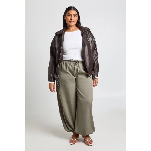 Pantalon Grande Taille À Jambes Larges Chiné Avec Nœud Frontal | Taille 48 - boohoo - Modalova