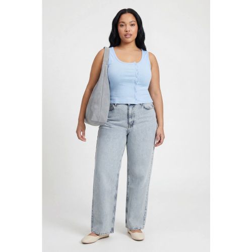 Haut Débardeur Côtelé Grande Taille À Détail De Boutons Asymétriques | Taille 48 - boohoo - Modalova