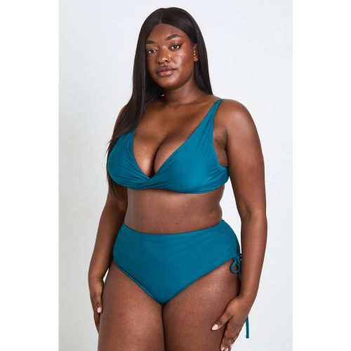 Haut De Bikini Grande Taille À Détail Torsadé Devant | Taille 48 - boohoo - Modalova