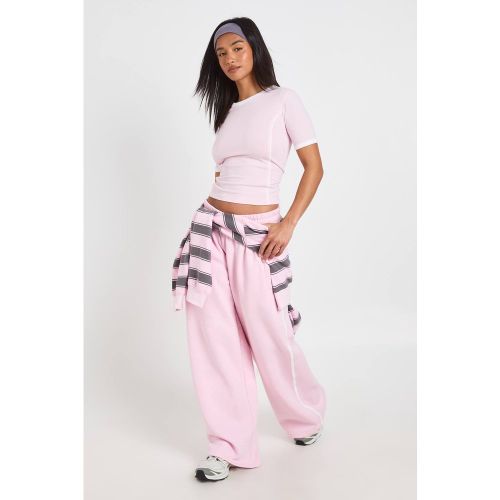 Ensemble Petite T-shirt À Détail De Passepoil Et Jogging À Jambe Droite | Taille Medium - boohoo - Modalova