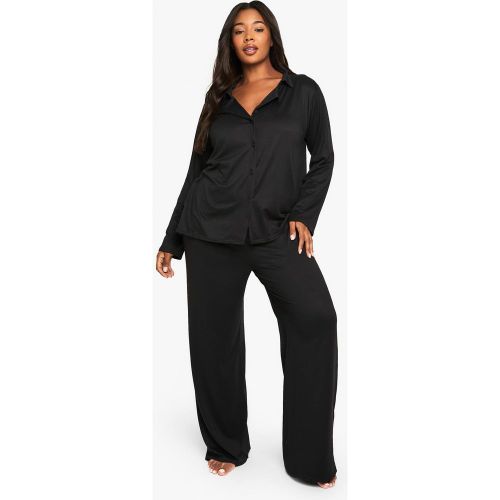 Ensemble de pyjama basique grande taille – chemise et pantalon PJ Set | Taille 46 - boohoo - Modalova